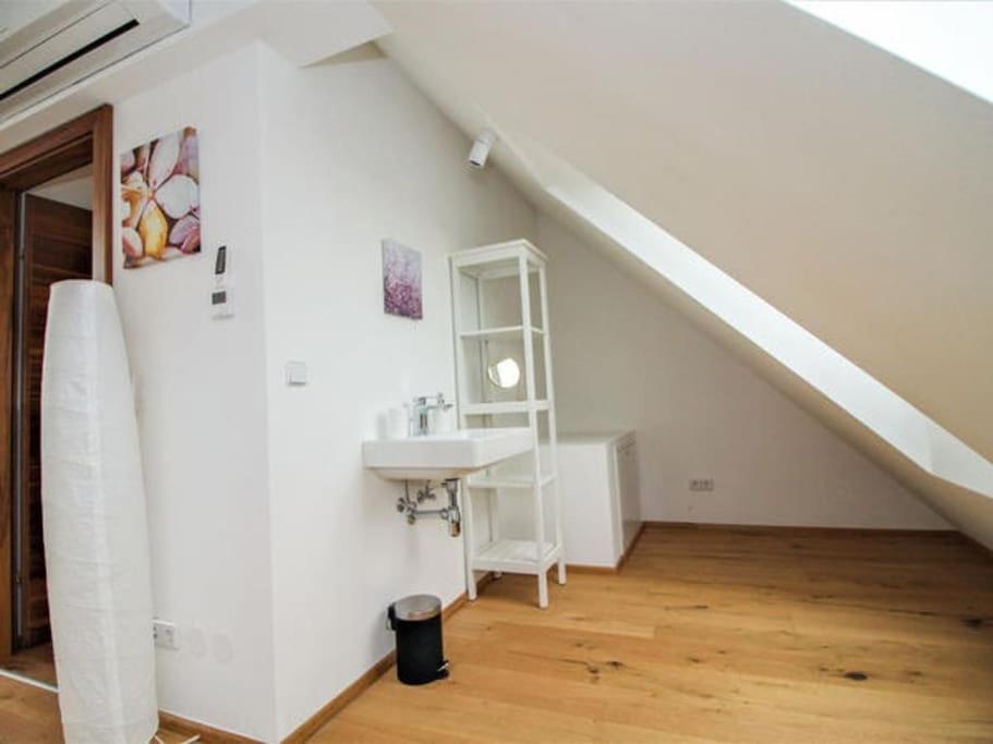 Luxury 2-Floor Rooftop Apartment With Terrace In The City Center Wina Bagian luar foto